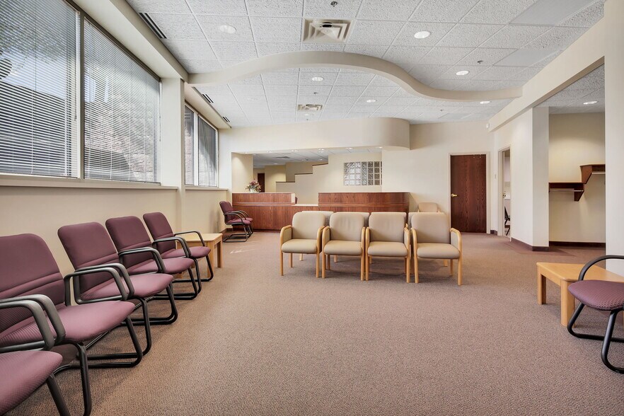 More Photos Of 1511 Northway Dr, Saint Cloud Medical For Sale