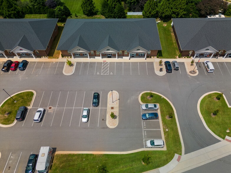 More Photos Of 1415 Crossings Center Dr, Forest Unknown For Lease