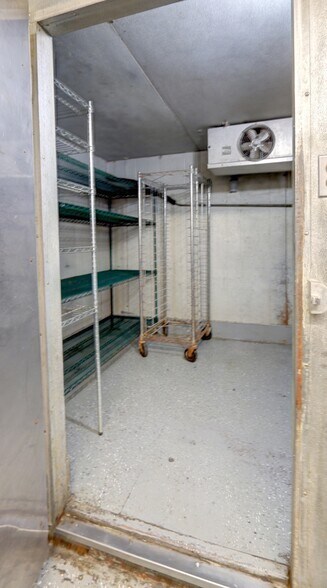 More Photos Of 369 Waterloo Geneva Rd, Waterloo Town Restaurant For Sale
