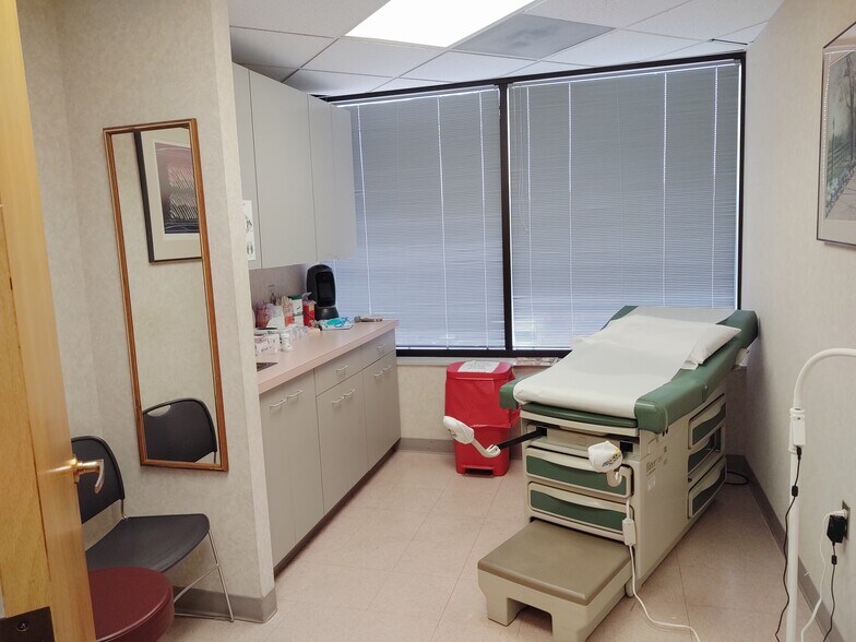 More Photos Of 7350 Van Dusen Rd, Laurel Medical For Sale