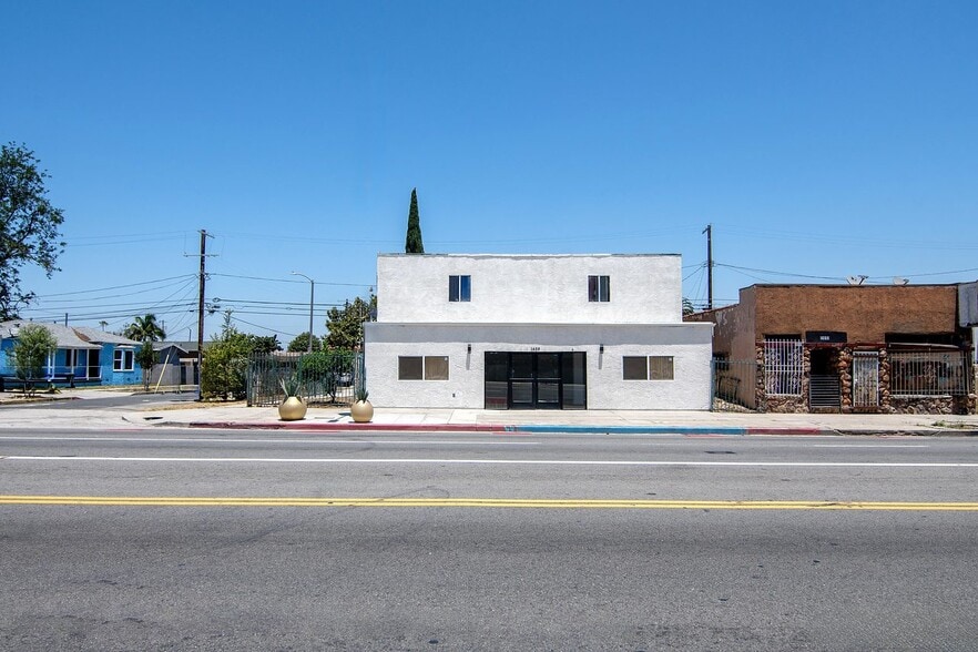 More Photos Of 1659 W Florence Ave, Los Angeles Freestanding For Lease