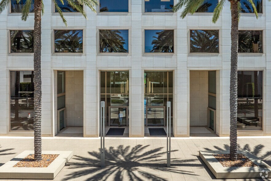 More Photos Of 300 Spectrum Center Dr, Irvine Office For Lease