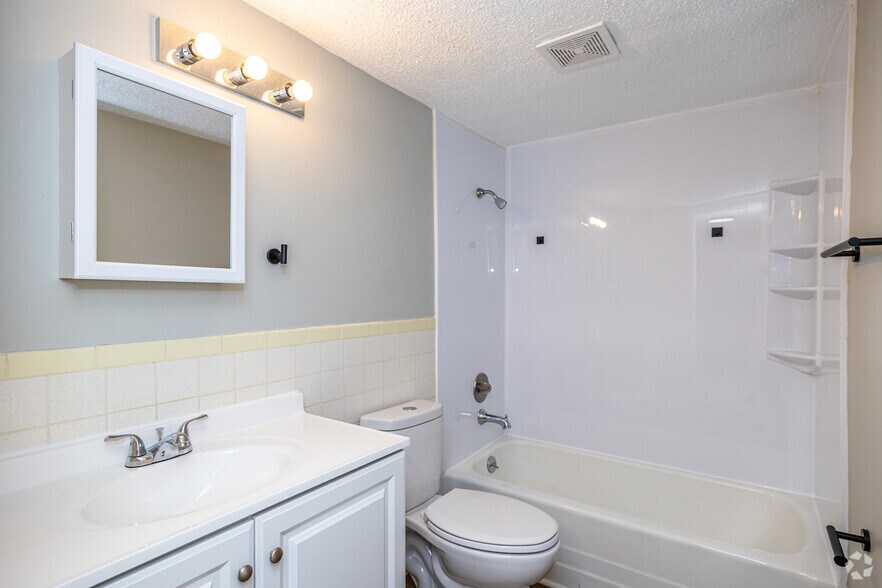 More Photos Of 108 NW 63rd St, Kansas City Apartments For Sale