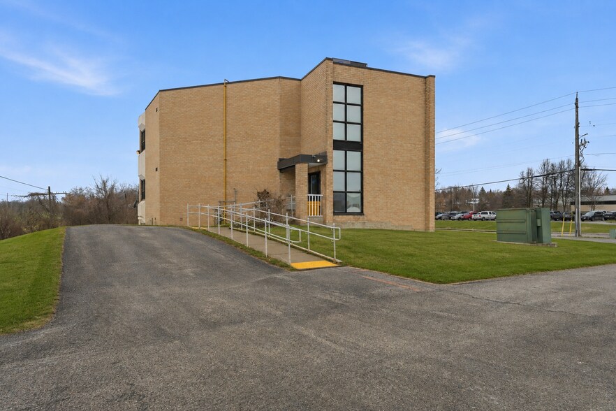 More Photos Of 149 N Murray St, Quinte West Office For Sale