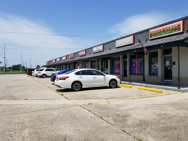 More Photos Of 7701 Dwyer Blvd, New Orleans Storefront Retail Office For Lease