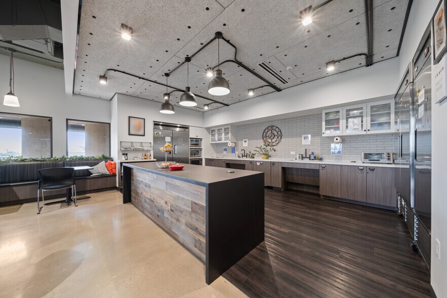 More Photos Of 7620 Guadalupe St, Austin Office For Lease
