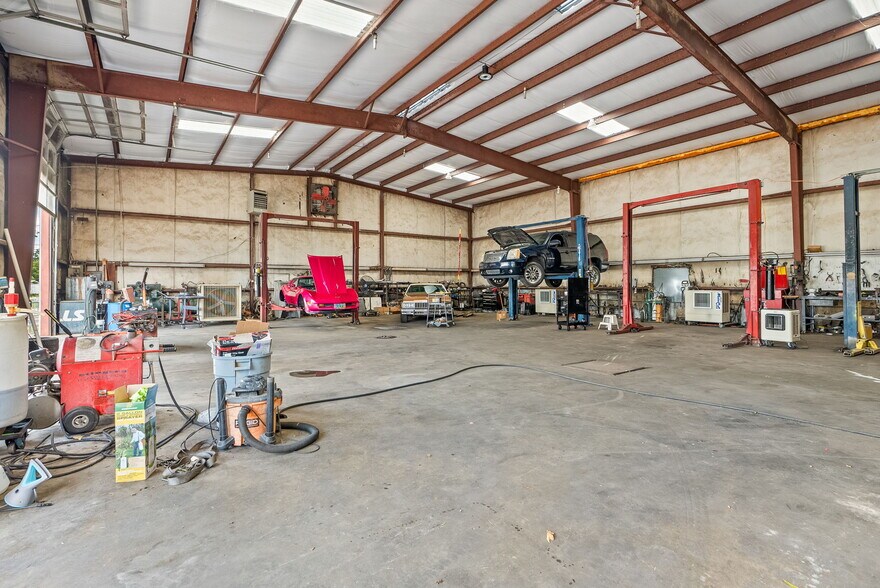 More Photos Of 1801 S Broad Ave, Lanett Auto Repair For Sale