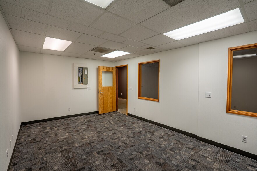 More Photos Of 3403 W 7th Ave, Eugene Manufacturing For Lease