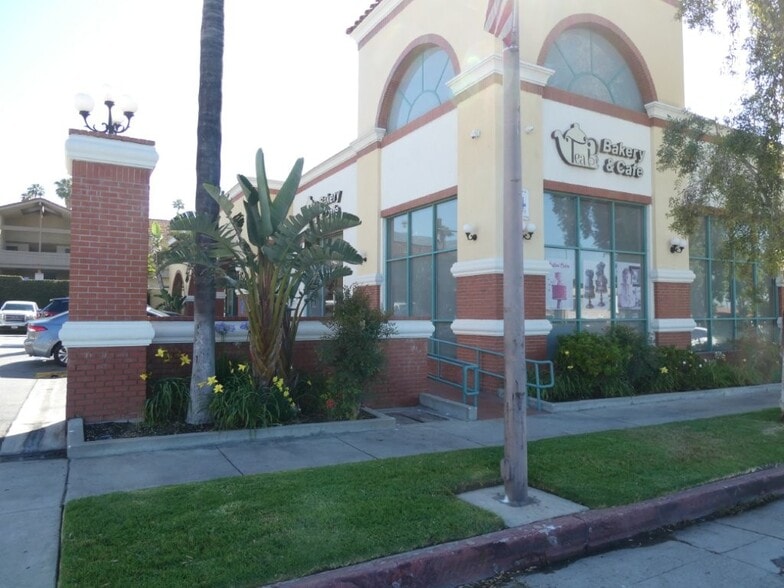 More Photos Of 1427 W Glenoaks Blvd, Glendale General Retail For Lease