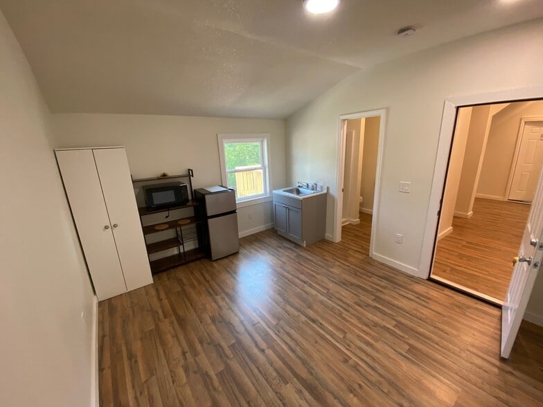 More Photos Of 8705 E 63rd Trafficway, Kansas City Apartments For Sale