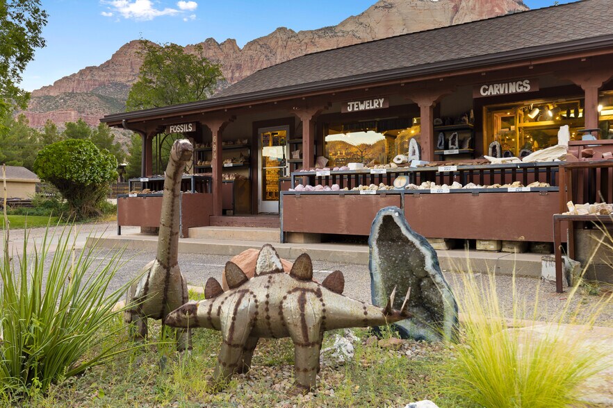 More Photos Of 694 Zion Park Blvd, Springdale Storefront Retail Residential For Sale