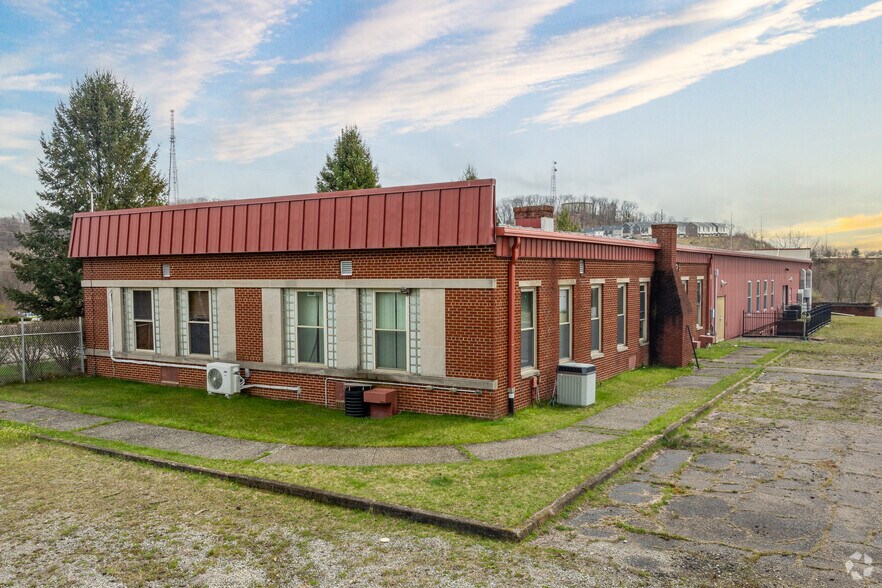 More Photos Of 21101 Route 19, Cranberry Township Warehouse For Lease