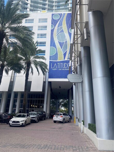 More Photos Of 175 SW 7th St, Miami Medical For Lease