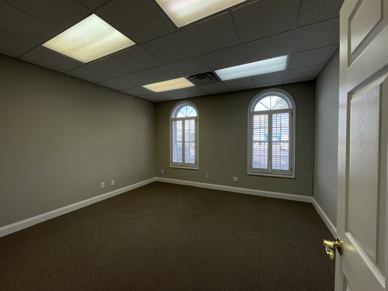 More Photos Of 100 Colony Park Dr, Cumming Bank For Lease