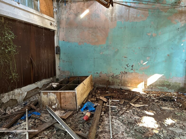 More Photos Of 710 Scenic Hwy, Baton Rouge Light Distribution For Sale