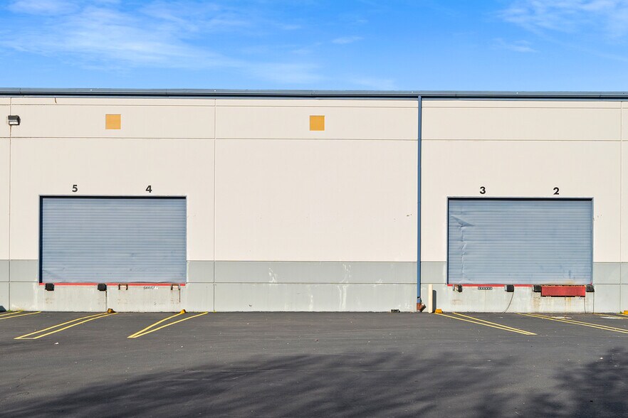 More Photos Of 9611 NE Sunderland Rd, Portland Warehouse For Lease