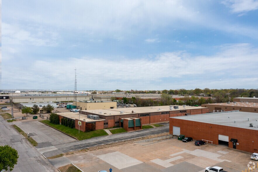 More Photos Of 6650 E 44th St, Tulsa Warehouse For Lease