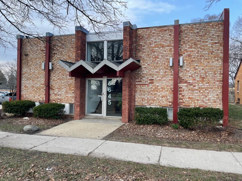More Photos Of 5645 N Green Bay Ave, Milwaukee Office For Sale