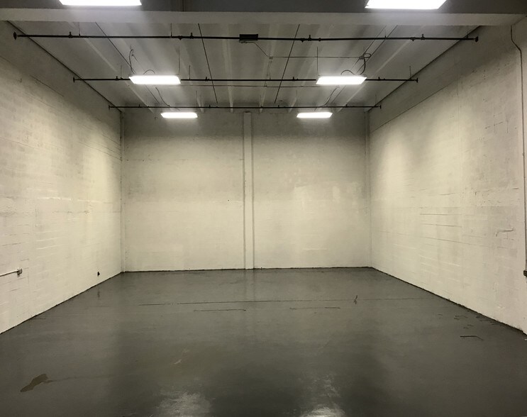 More Photos Of 6940-6948 NW 50th St, Miami Warehouse For Lease