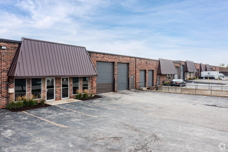 Primary Photo Of 201-235 Eisenhower Ln S, Lombard Warehouse For Lease