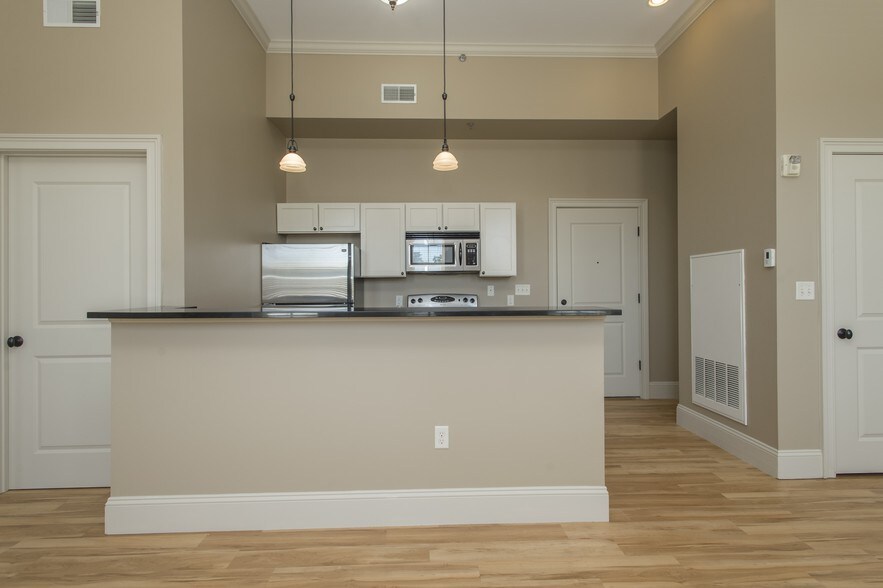 More Photos Of 28 Chestnut St, Foxborough Apartments For Sale
