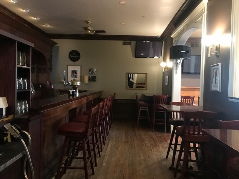 More Photos Of 2651 W Jefferson, Trenton Restaurant For Lease