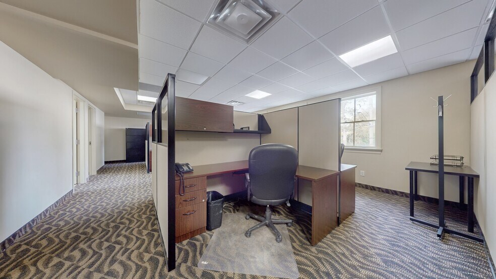 More Photos Of 121 Robinson St, Markham Office For Sale