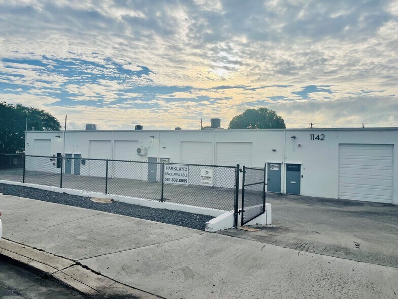 More Photos Of 1142 Okeechobee Rd, West Palm Beach Industrial For Lease