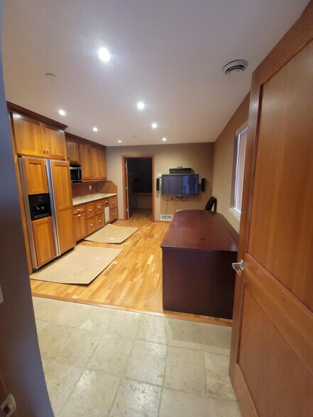 More Photos Of 13419 Fenway Blvd, Hugo Warehouse For Sale