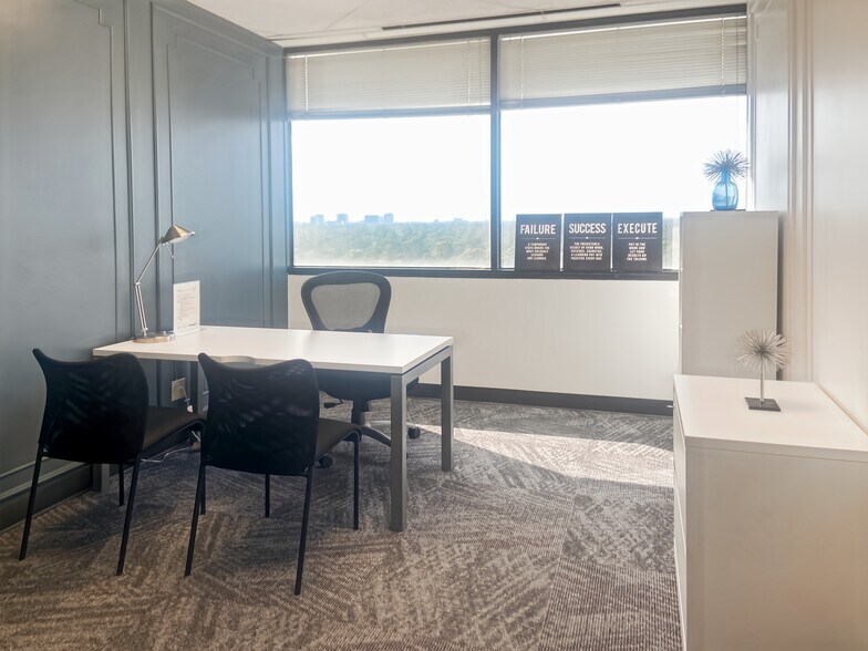 More Photos Of 11111 Katy Fwy, Houston Coworking Space