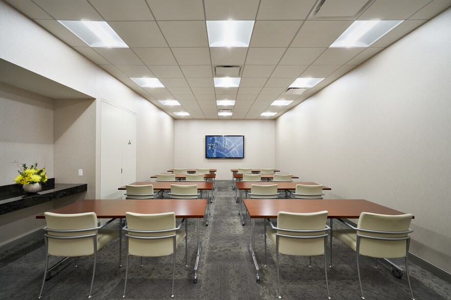 More Photos Of 77 W Wacker Dr, Chicago Office For Lease