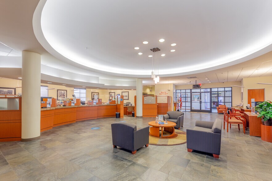 More Photos Of 9116 Sunland Blvd, Sun Valley Medical For Sale