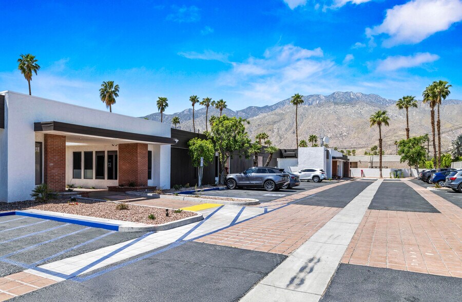More Photos Of 2150 E Tahquitz Canyon Way, Palm Springs Medical For Lease