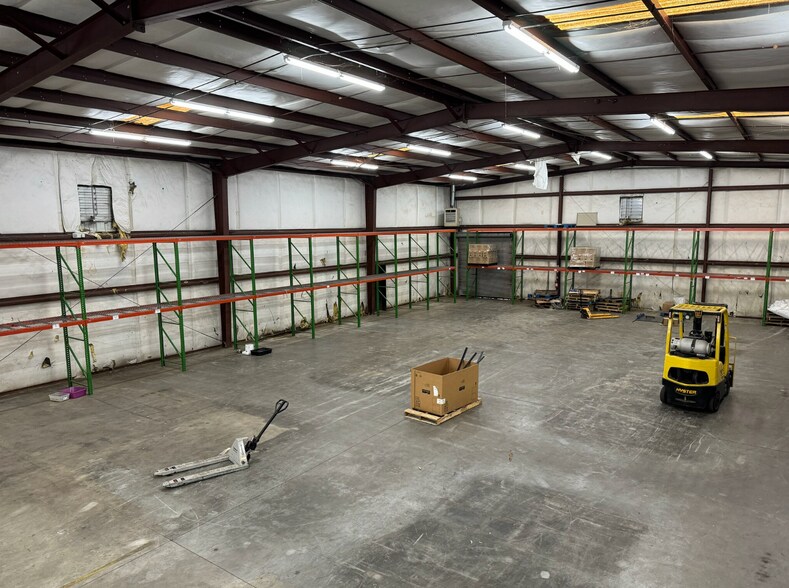 More Photos Of 1950 Collins Blvd, Austell Service For Lease