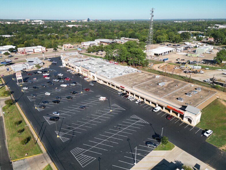 More Photos Of 2702-2756 E 5th St, Tyler Storefront For Sale