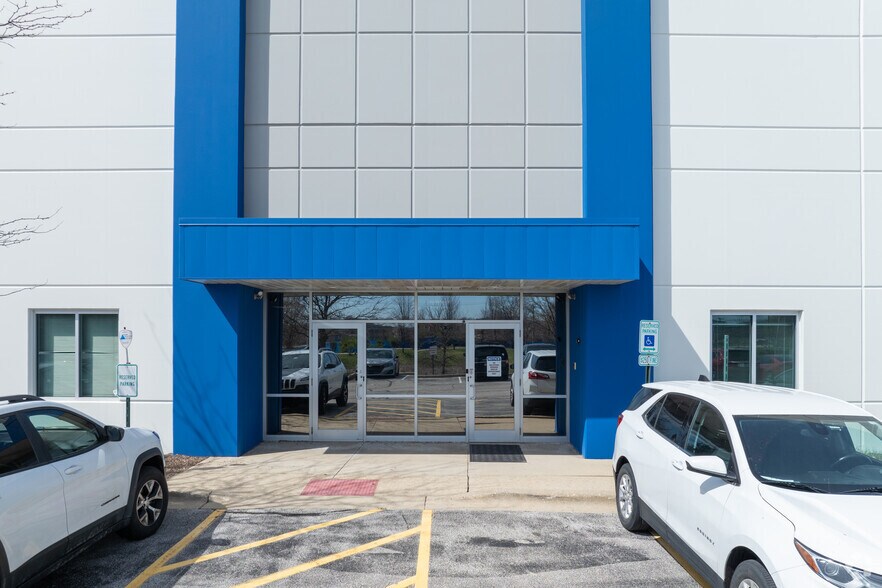 More Photos Of 1207 Bilter Rd, Aurora Distribution For Lease