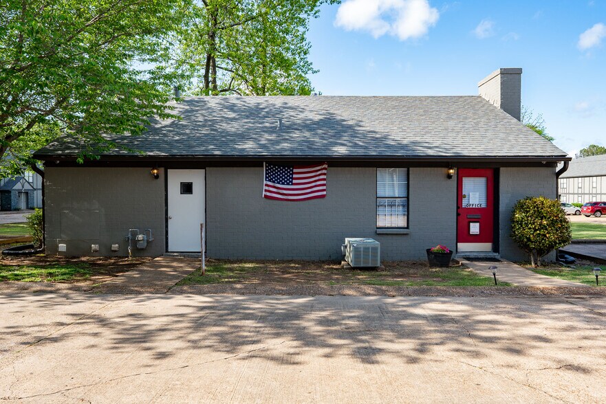 More Photos Of 1906 W Matthews Ave, Jonesboro Apartments For Sale