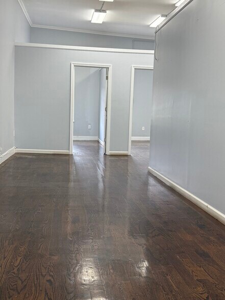 More Photos Of 9206 Jamaica Ave, Woodhaven Storefront For Lease