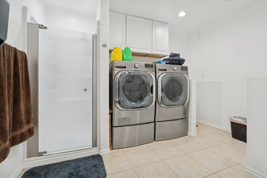 More Photos Of 12217 S Broadway, Edmond Warehouse For Sale