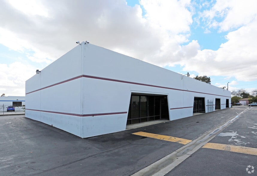 More Photos Of 2201 S Standard Ave, Santa Ana Warehouse For Lease