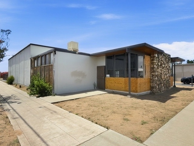 More Photos Of 211 M St, Fresno Service For Sale
