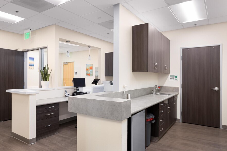 More Photos Of 4120-4130 La Jolla Village Dr, La Jolla Unknown For Lease