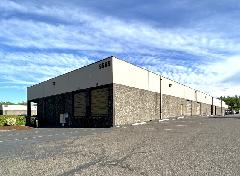 More Photos Of 5565 SE International Way, Milwaukie Warehouse For Lease