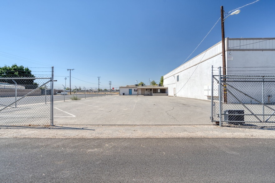 More Photos Of 320 Kentucky St, Bakersfield Manufacturing For Sale