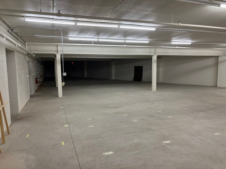 More Photos Of 6900 W Broadway Ave, Minneapolis Freestanding For Sale