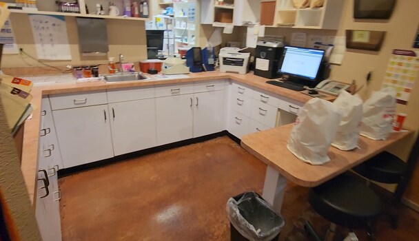 More Photos Of 4111 N 36th St, Phoenix Veterinarian Kennel For Sale