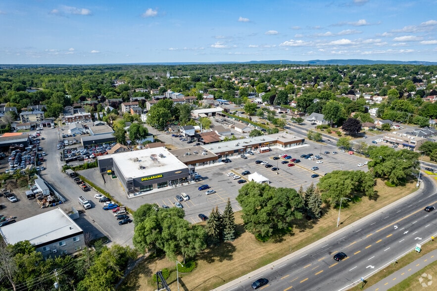 More Photos Of 100-136 Boul Jacques-Bizard, Montréal General Retail For Lease