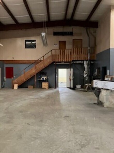 More Photos Of 6100 Coca Cola Blvd, Columbus Flex For Lease