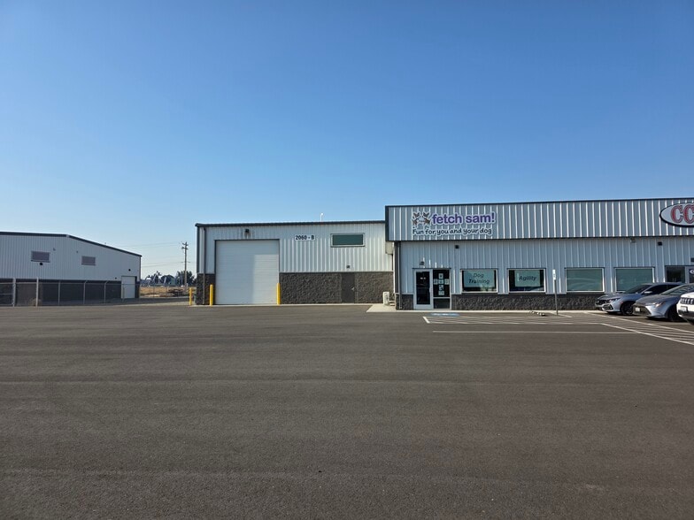 More Photos Of 2060 N Commercial Ave, Pasco Warehouse For Lease