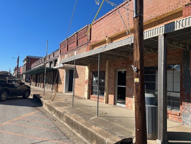 Primary Photo Of 117 E Main Street, Italy Storefront Retail Office For Sale